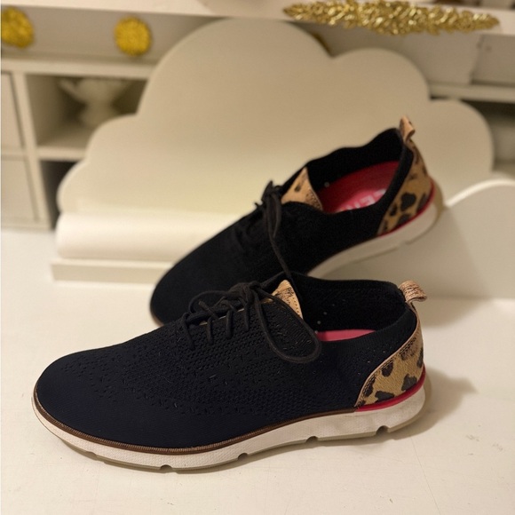 Crafted Stitchlite uppers with decorative detailing on a classic wingtip oxford. - Picture 1 of 14